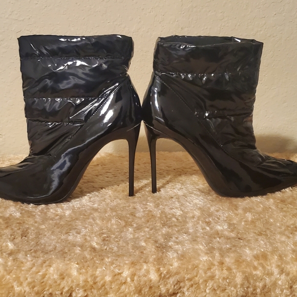 Truffle Black Patent Leather Quilt Ankle Length Boots size 6. - Picture 6 of 7